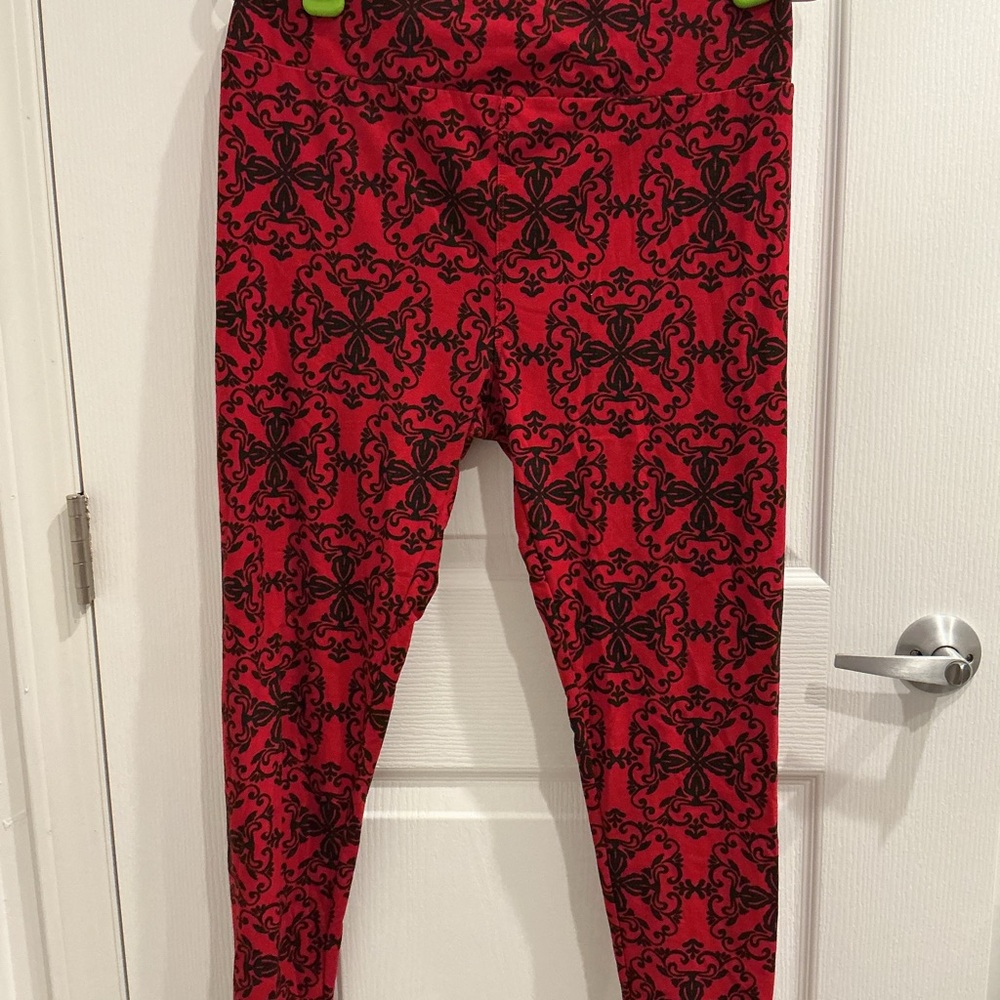 LuLaRoe Red Leggings with Black Ornate Print